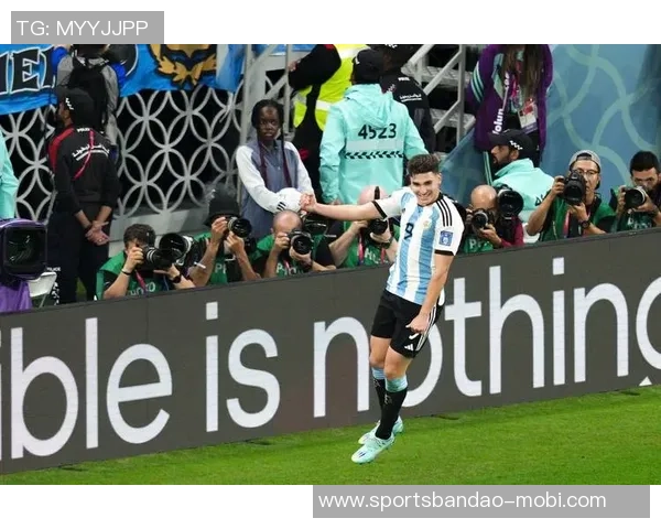 穆勒直言若非梅西裁判不会出黄牌手球停赛引发争议 穆勒直言若非梅西裁判不会出黄牌手球停赛引发争议